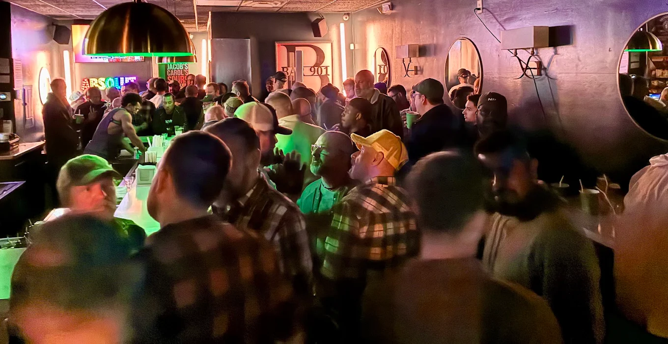 Bar 901 في The Brittany